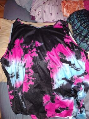 Plus Size Women's Tie-Dye Sleeveless Shirt - Pink & Blue